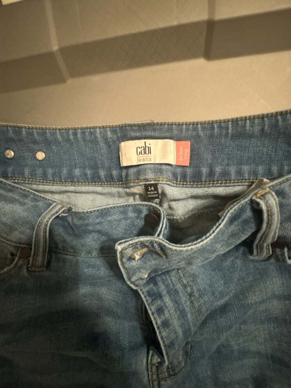 Cabi Jeans Hi-Low Crop Style# 333R Womens 4 Stretch Dark Wash Mid Rise Denim